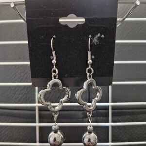 Chic Silver Clover Dangle Earrings